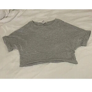 Caution To The Wind Gray White Slouch  Cuff Short Sleeve Top Women's Size Small